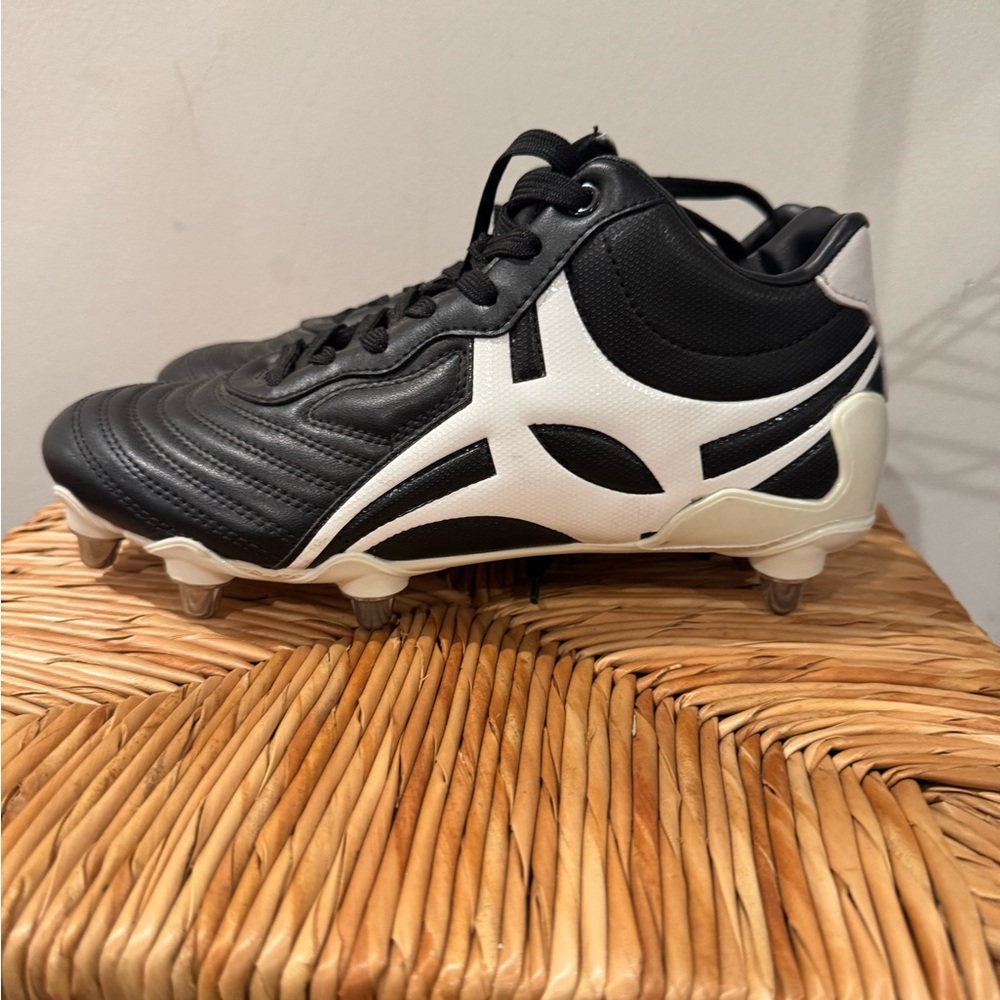 Kids Gilbert Black and White Cleats
